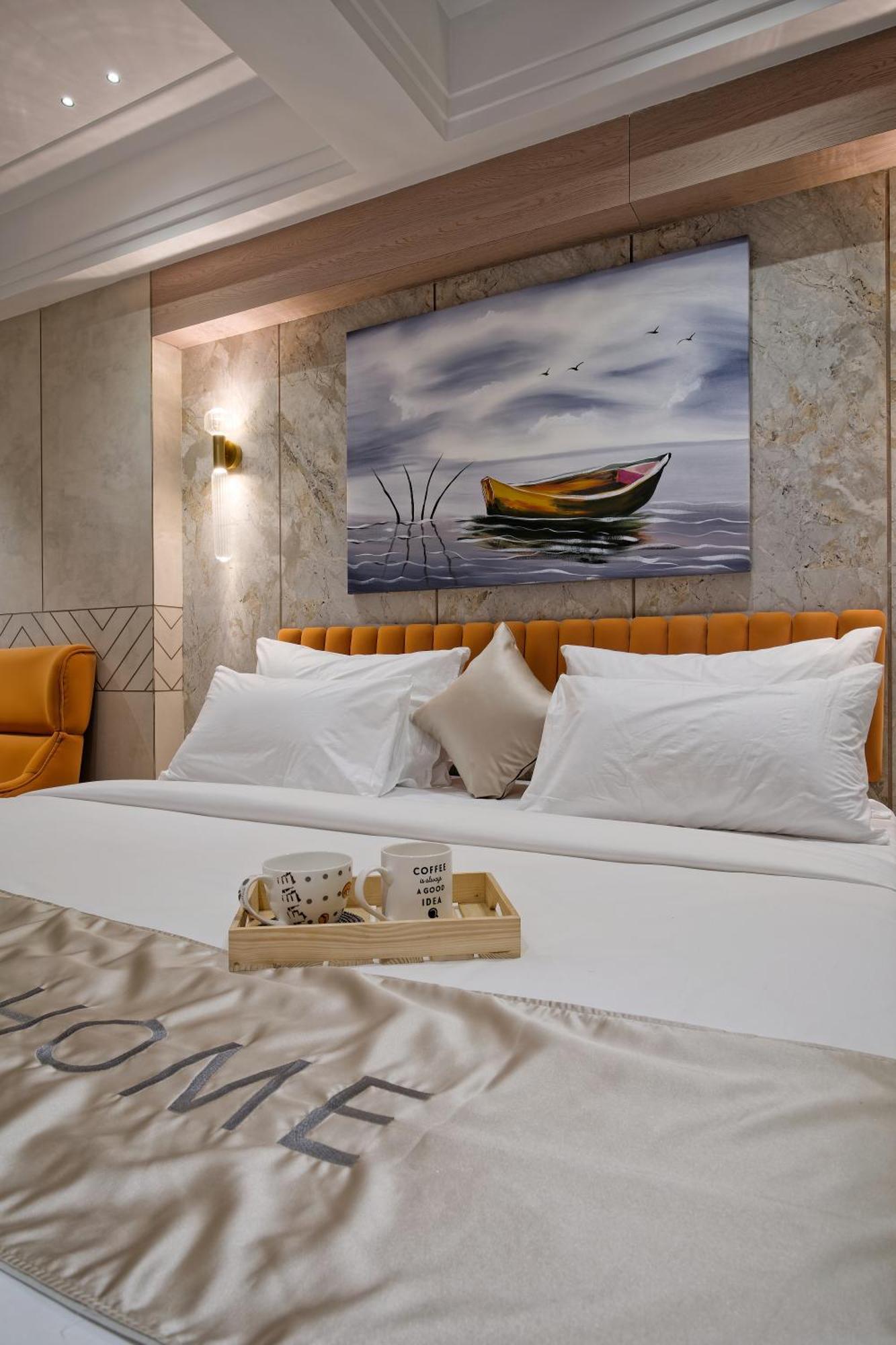 Hotel Golden Plaza Ahmedabad Esterno foto