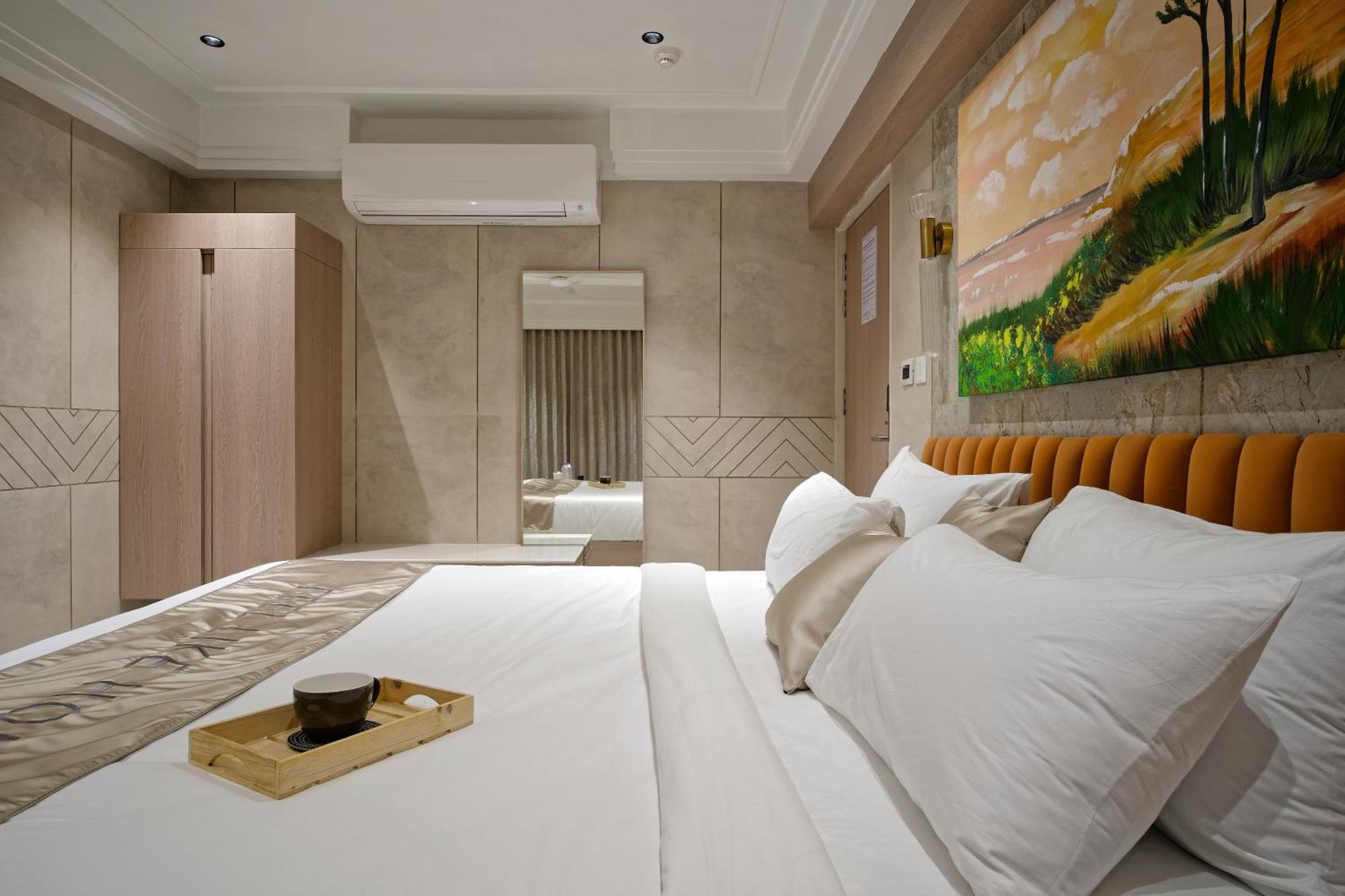 Hotel Golden Plaza Ahmedabad Esterno foto