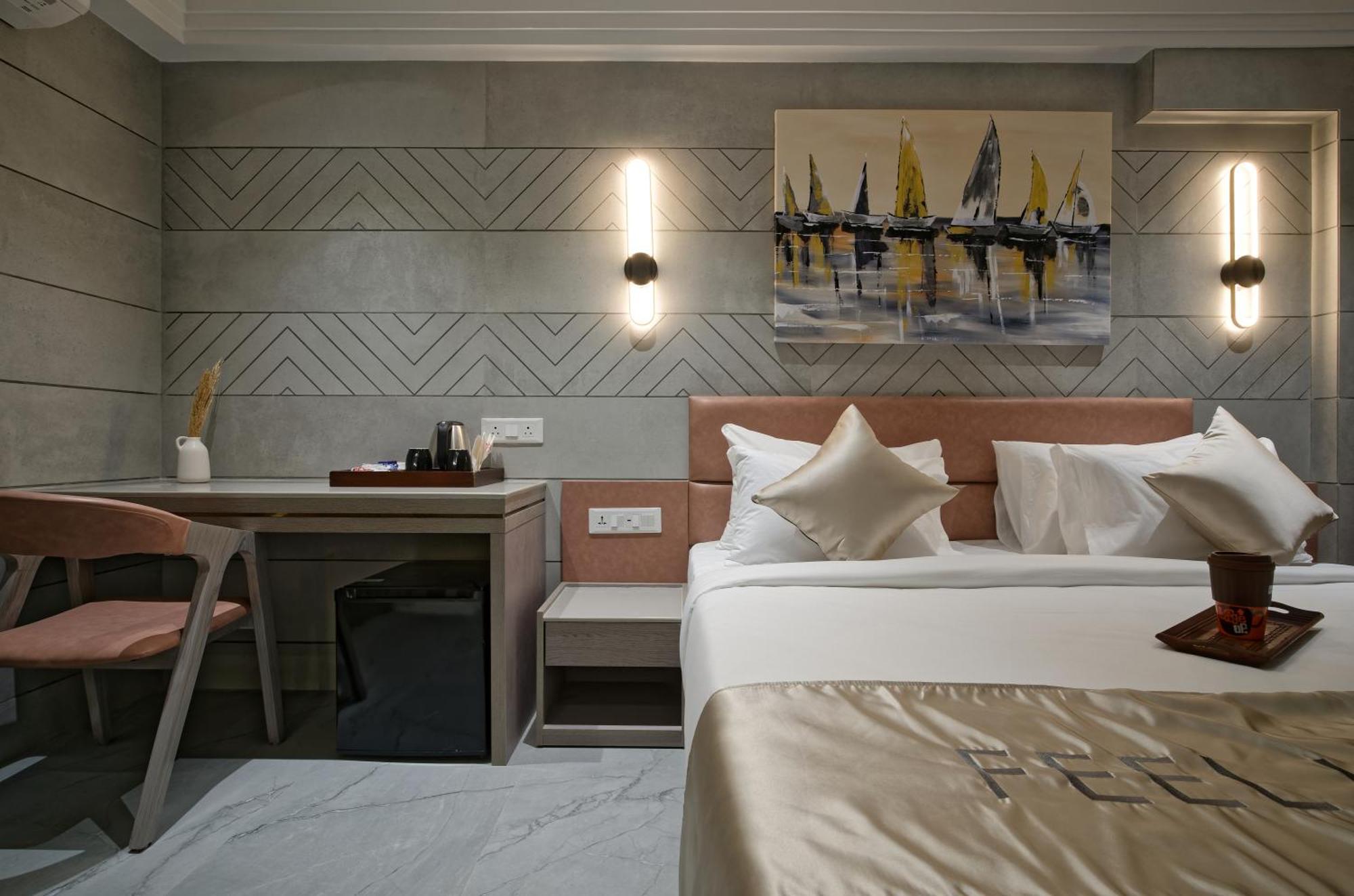 Hotel Golden Plaza Ahmedabad Esterno foto
