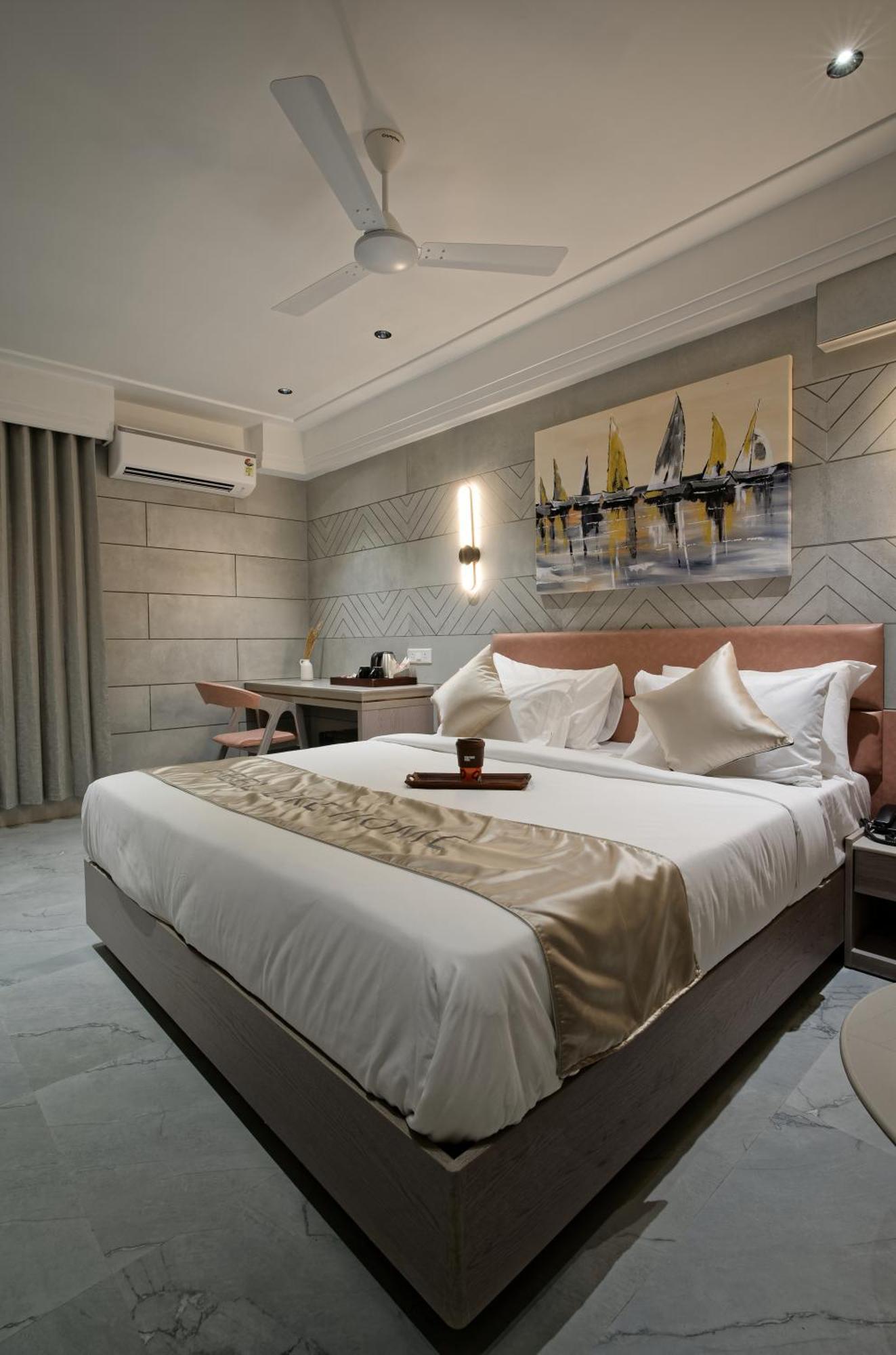 Hotel Golden Plaza Ahmedabad Esterno foto