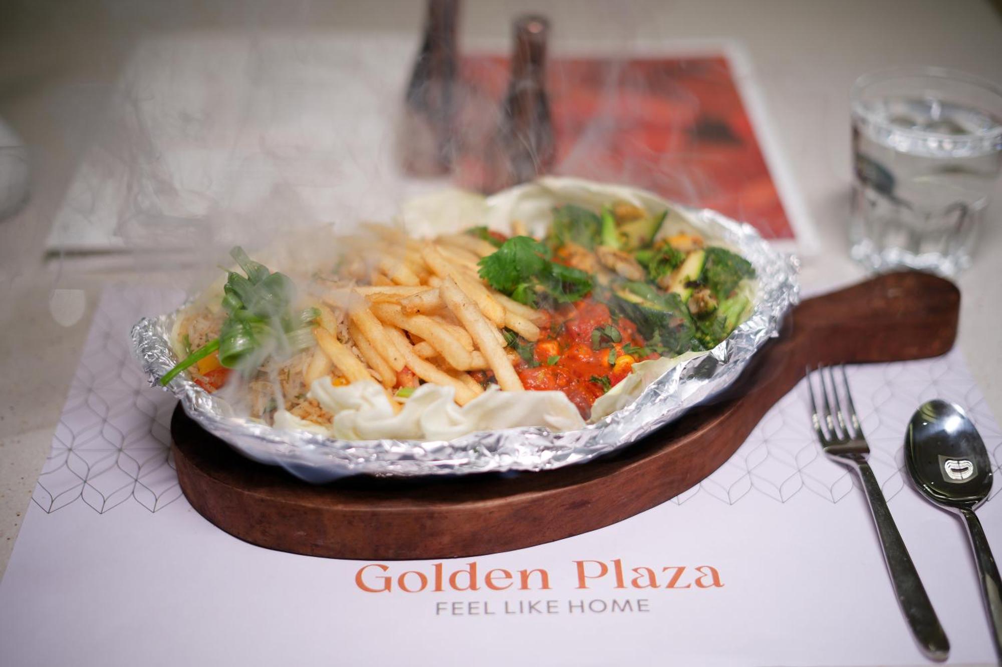 Hotel Golden Plaza Ahmedabad Esterno foto