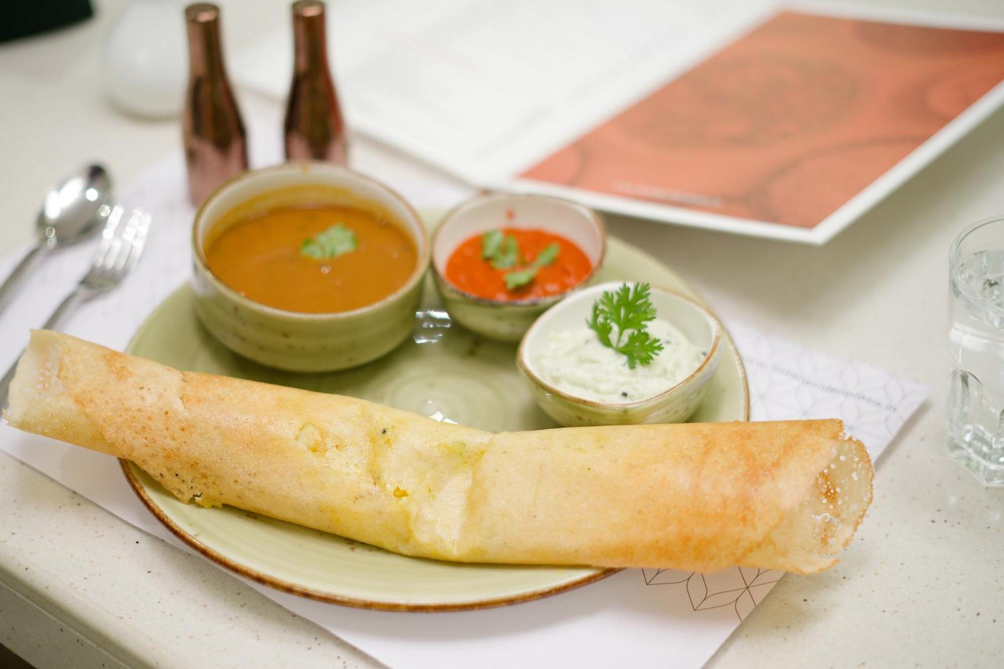 Hotel Golden Plaza Ahmedabad Esterno foto