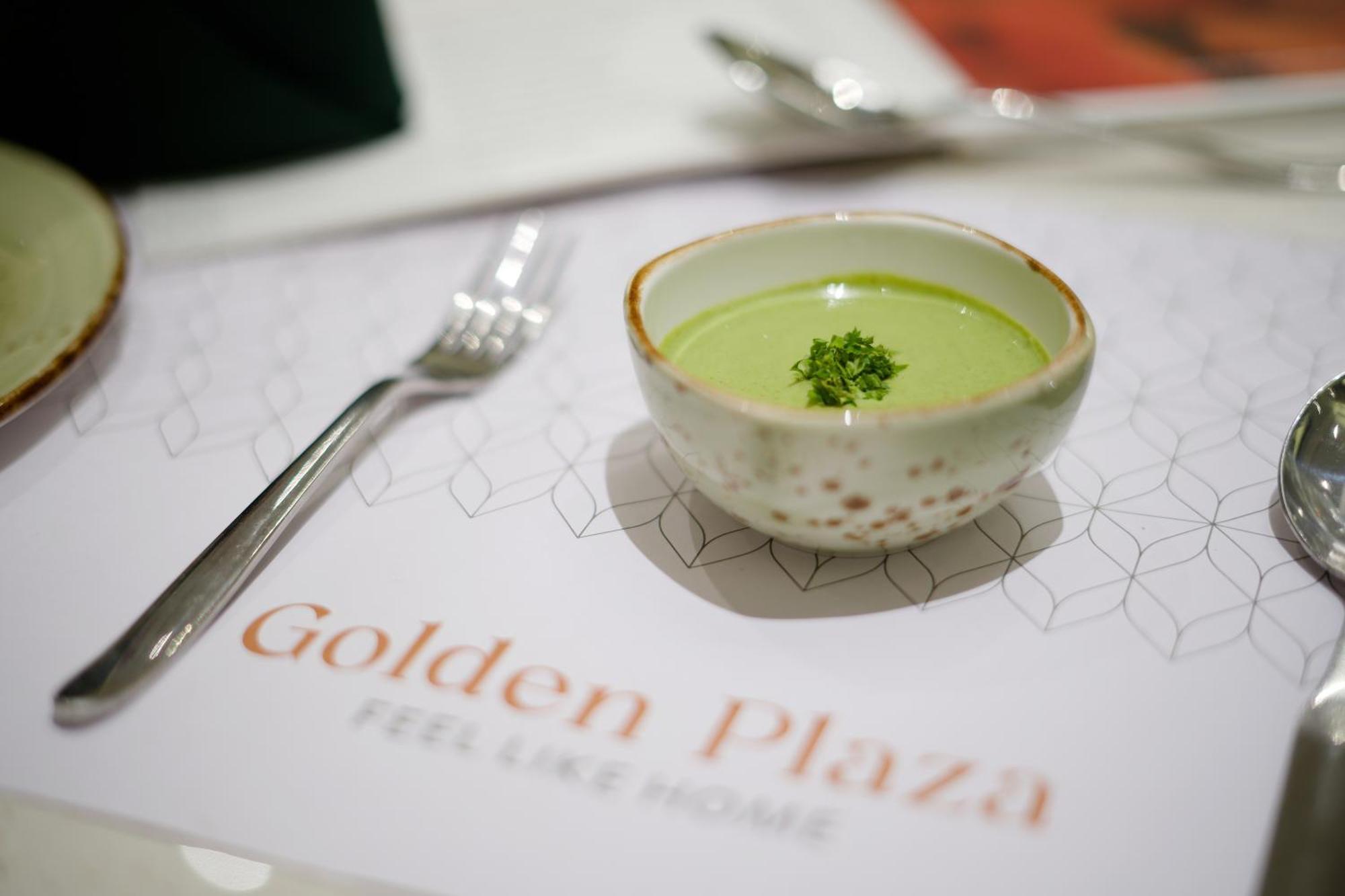 Hotel Golden Plaza Ahmedabad Esterno foto