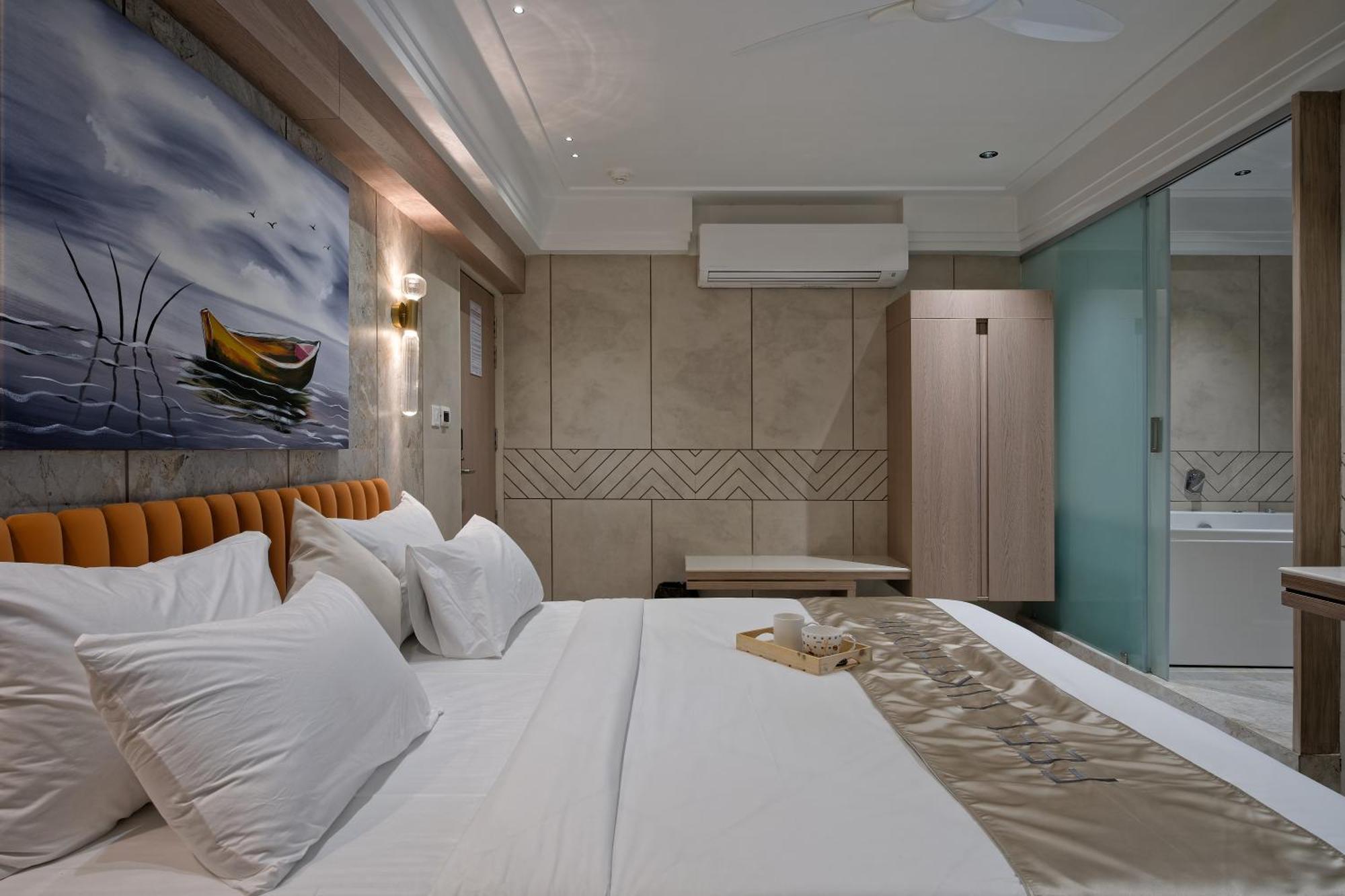 Hotel Golden Plaza Ahmedabad Esterno foto