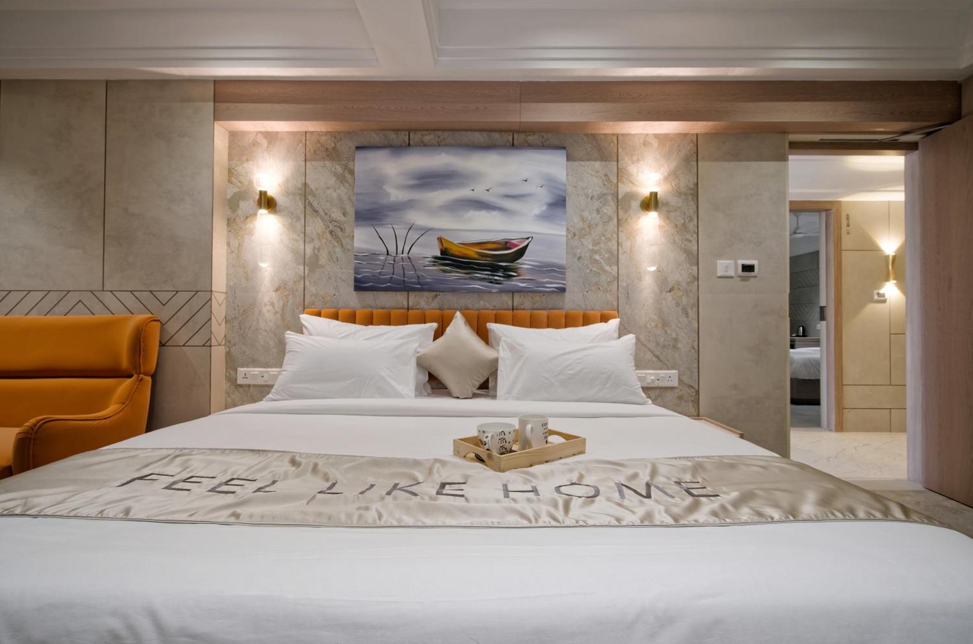Hotel Golden Plaza Ahmedabad Esterno foto