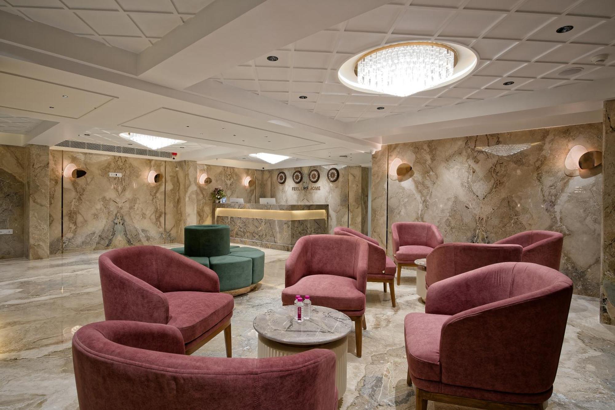 Hotel Golden Plaza Ahmedabad Esterno foto