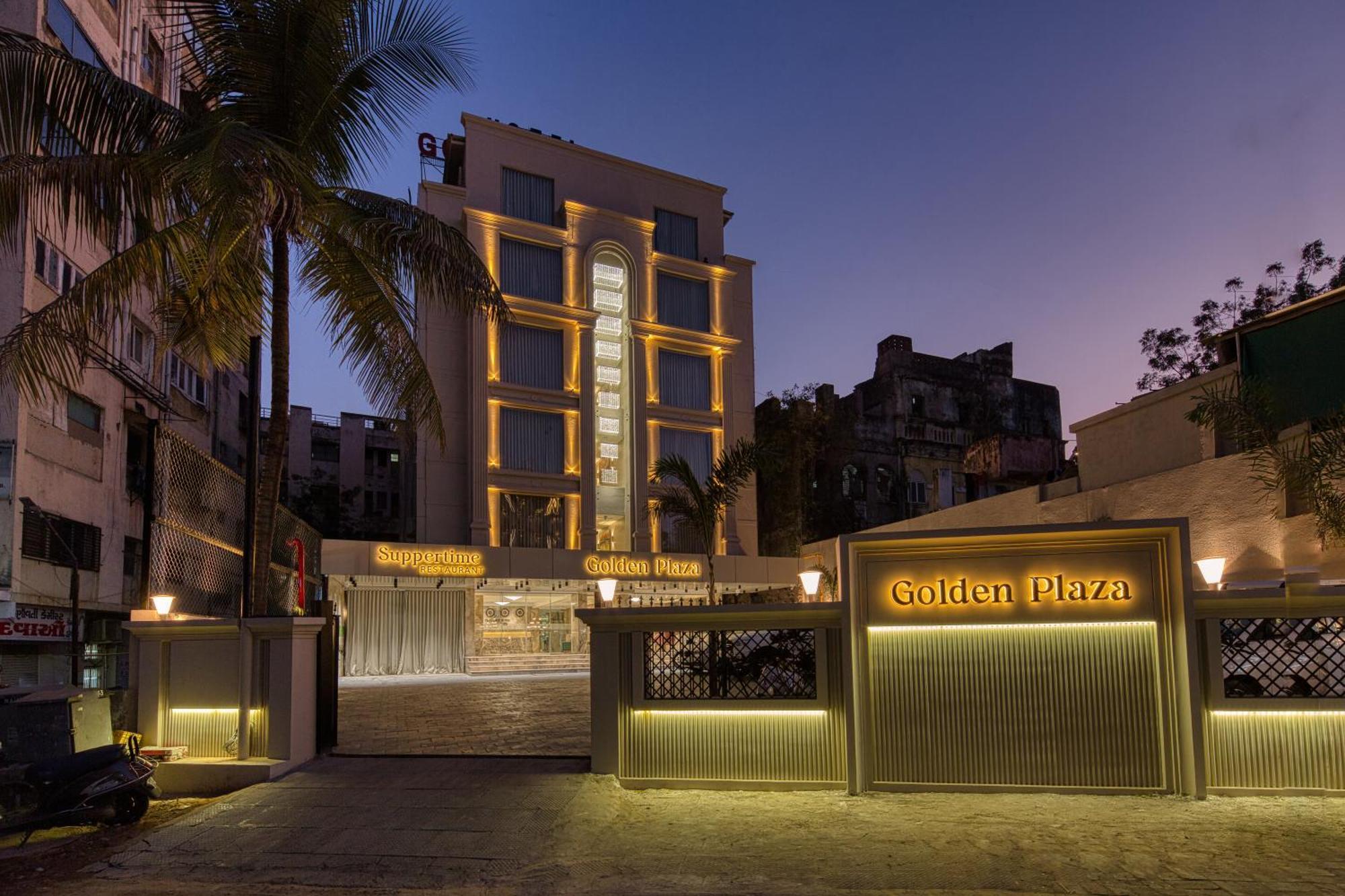 Hotel Golden Plaza Ahmedabad Esterno foto