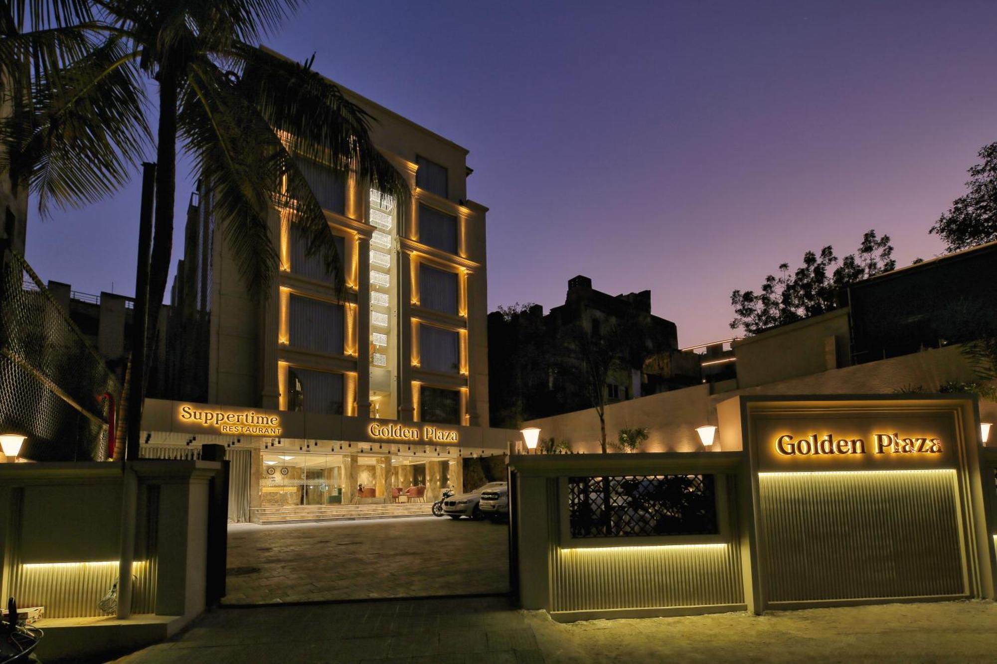 Hotel Golden Plaza Ahmedabad Esterno foto