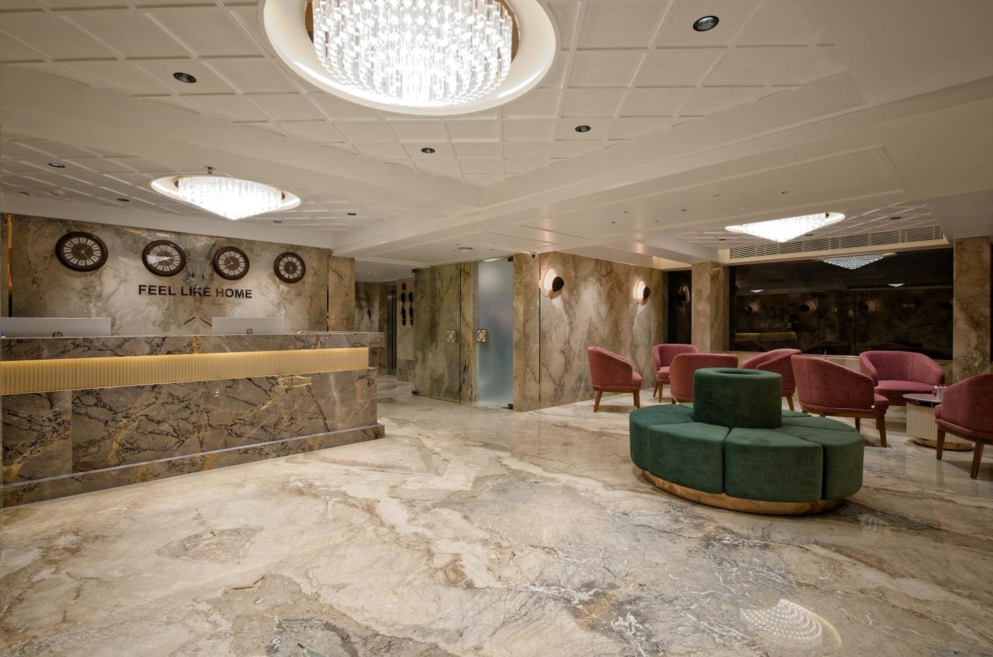 Hotel Golden Plaza Ahmedabad Esterno foto
